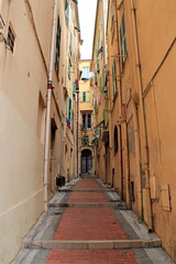 Rues et façades colorées de Menton.