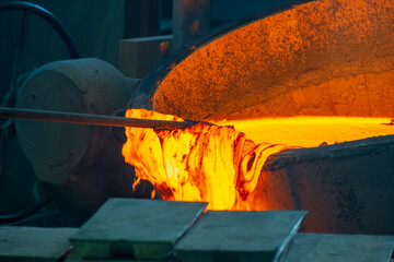 foundry molten metal is drawn from vat to pole