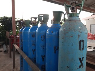 blue oxygen cylinders have high pressure and are now rare because they are used by covid 19...