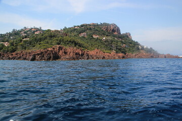 La corniche d'or sur les bords de la Méditerranée.