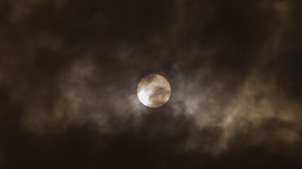 Fototapeta na wymiar full moon and clouds