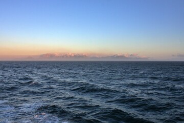 Obraz premium Sonnenaufgang über dem Ozean