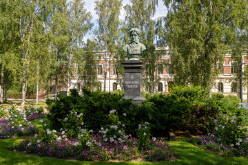 Fototapeta na wymiar city park in Oulu with the bust and statue of Frans Michael Franzen