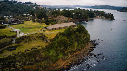 Fototapeta premium Fuerte Español en Niebla de la ciudad de Valdivia, 