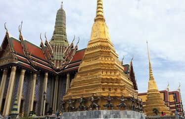Fototapeta premium gold temple bangkok