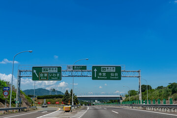 日本　高速道路東北自動車道郡山ジャンクションと案内板