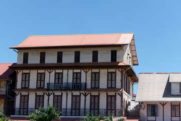 Fototapeta na wymiar Grande maison créole à Cayenne en Guyane française