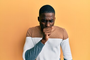 Obraz premium Young african american man wearing casual clothes feeling unwell and coughing as symptom for cold or bronchitis. health care concept.