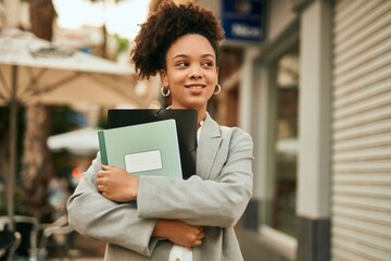 Young african american businesswoman smiling happy standing at the city.