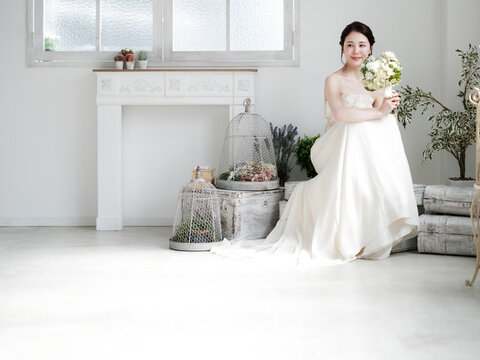 ウェディングドレスを着た花嫁　ブライダルイメージ