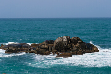 parque tayrona playas llenos de personas camino de calles llenos de gente mar calmo atardeceres cielos azules y trabajadores caminando colombia caribe colombiano, taganga santa marta mendihuaca 