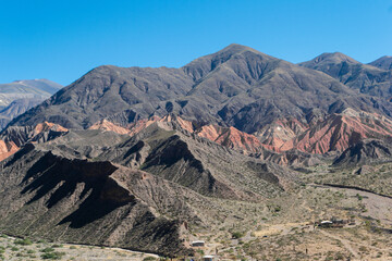 en salta, tucuman, argentina hay lugares que entre ruinas dan vida a la cultura del interior, indigenas, las iglesias, el cerro de los 7 colores, sus montañas, hacen magia