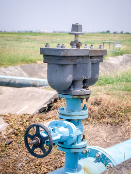 Control knobs for big water blue pipes