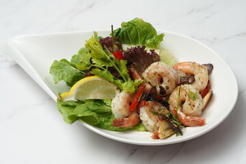 Grilled prawns salad