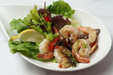 Grilled prawns salad