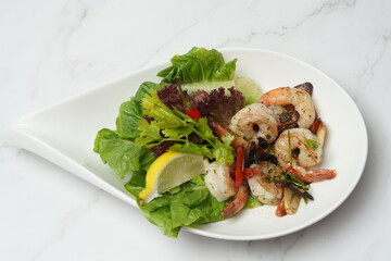 Grilled prawns salad