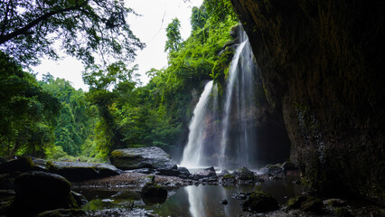 Fototapeta na wymiar Haew suwat waterfall in tropical rainforest, Khao Yai National Park, Thailand.