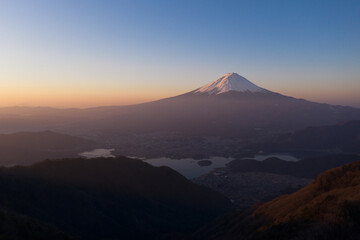 Fototapeta premium 富士山 朝焼け 富士五湖 新道峠