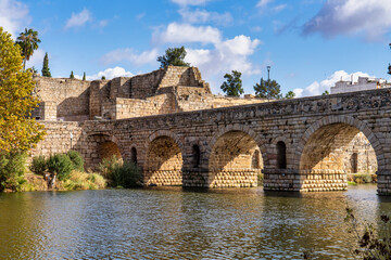 Fototapeta na wymiar Puente Romano, the Roman Bridge in Merida with the Alcazaba, Extremadura, Spain