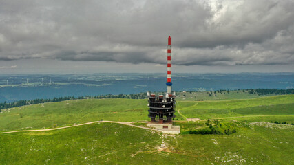 Das Chasseral bei trüben Wetter im Berner Jura, Schweiz (Juli 2021) 