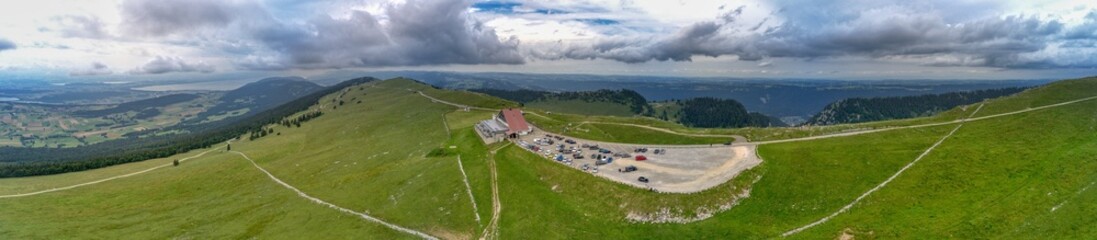 Das Chasseral bei trüben Wetter im Berner Jura, Schweiz (Juli 2021) 