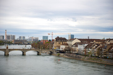 Obraz premium Mittlere Bridge and Basel skyline, Switzerland