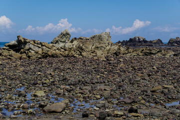 ごつごつした岩場が続く長崎鼻