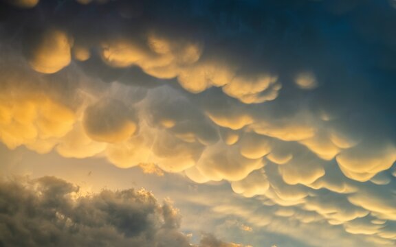 Dramatic sunset sky background with mammatus clouds