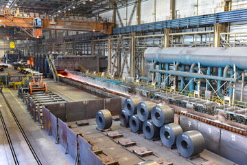 industrial plant for the production of sheet metal in a steel mill