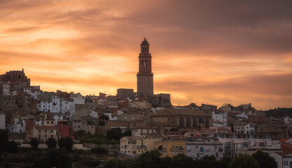 Atardecer en el pueblo medieval de Xerica en Castellon