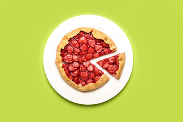Plate with tasty strawberry pie on color background