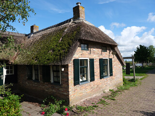 Fototapeta na wymiar Historical farmhouse in the Weerribben-Wieden National Park, Overijssel Province, The Netherlands