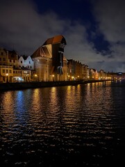 Fototapeta na wymiar Noche en Gdansk