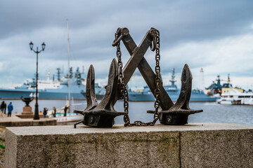 Fototapeta premium Anchor in Kronstadt on the embankment, a symbol of the city.