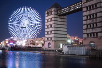 Obraz premium 横浜みなとみらいの夜景 観覧車