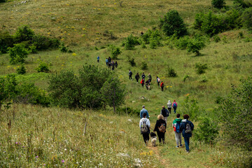 Trekking nel parco della Murgia verso Castel del Monte Puglia