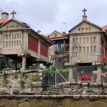 H&oacute;rreos tradicionales en Combarro, Galicia