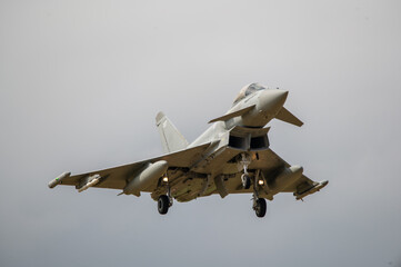 RAF Eurofighter Typhoon landing - obrazy, fototapety, plakaty