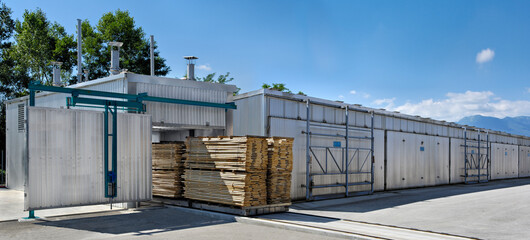 Industrial oven for wood seasoning