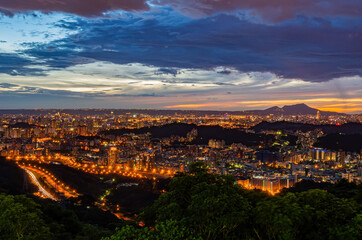 Obraz premium Sunset high angle view of the cityscape form Wenshan District