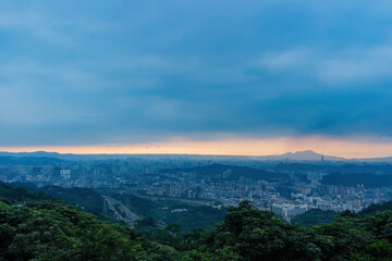 Obraz premium Afternoon high angle view of the cityscape form Wenshan District