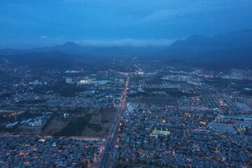 Obraz premium Foto aérea de nocturna