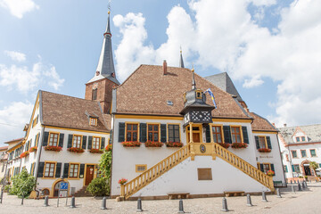 Das Rathaus von Deidesheim, Rheinland-Pfalz, Deutschland
