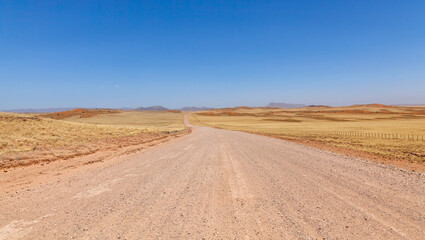 Fototapeta na wymiar Unterweg auf der Hauptstraße C14, Namibia