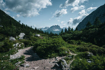 Fototapeta na wymiar Wanderung in den Dolomiten Südtirol - Lago di Sorapis - Italia