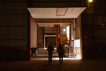 Caminhando na fabrica.