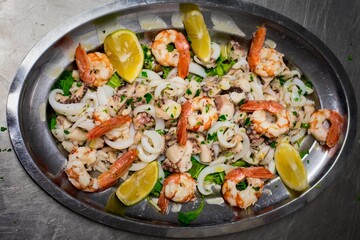 Insalata di mare con gamberi, polipo e seppia