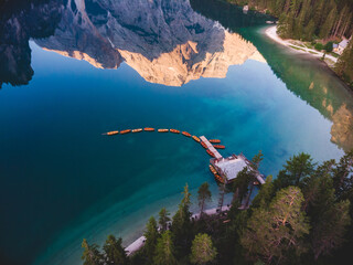 Casolare nel lago di Braies © Nicolas