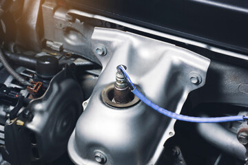 Oxygen sensor O2 in the exhaust pipe for calculating the ingredients in the engine system