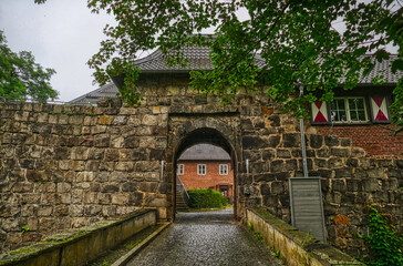 Tor zu einem historischen Kastell in Dinslaken